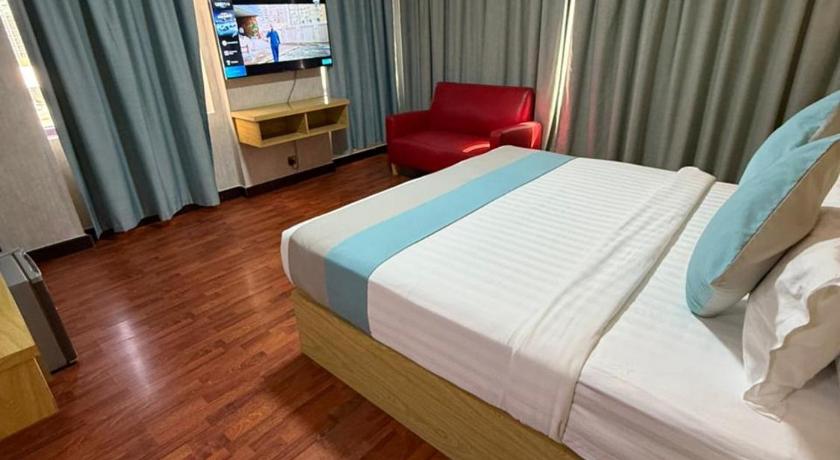 Strand Hotel - image 4
