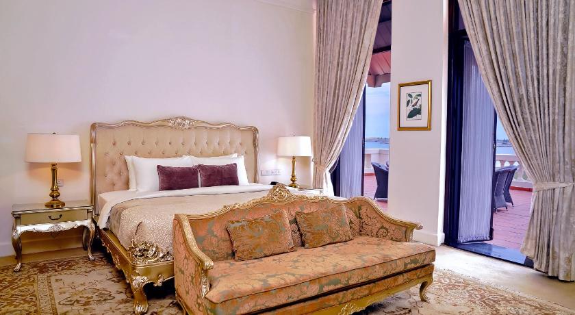 Image of Signature Suite 7