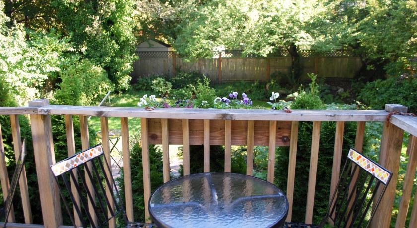 Ocean Island Garden Suites photo