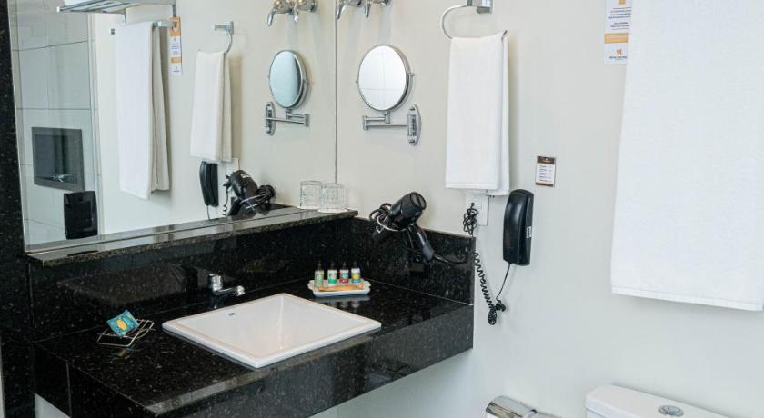 Image of Premium Suite with Bath 2