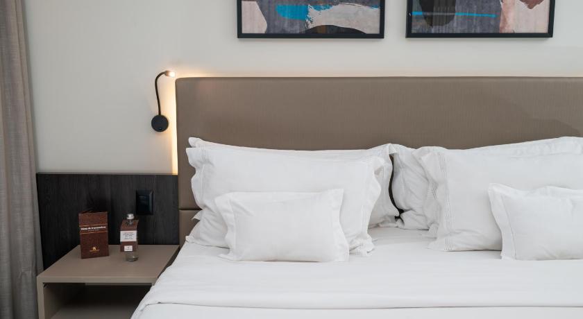 Image of Premium Suite with Bath 11