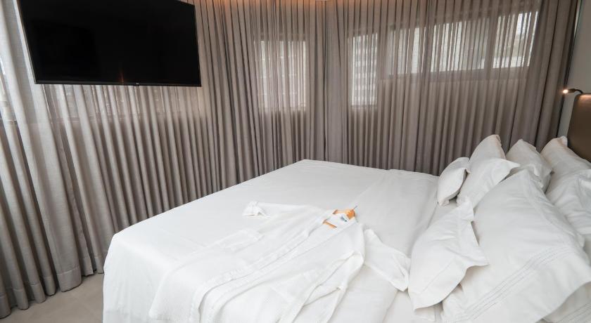 Image of Premium Suite with Bath 7
