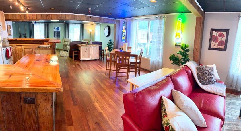ウェスト・ジェファーソン (NC) Black Jacks Downtown Loft 4つ星 宿泊施設 外観