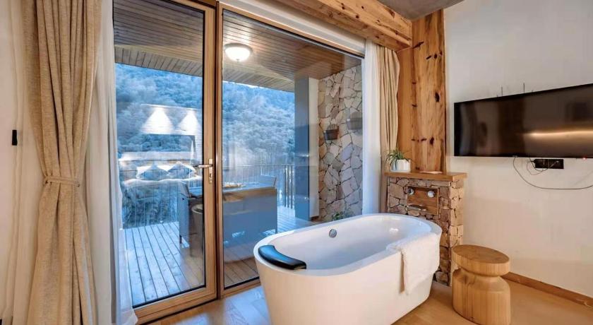 후저우 / 호주 Kaichen Puju Hot Spring Village Resort Hotel 호텔 전망