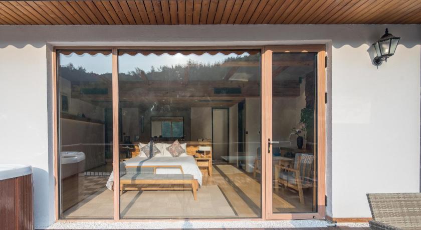 후저우 / 호주 Kaichen Puju Hot Spring Village Resort Hotel 호텔 수영장