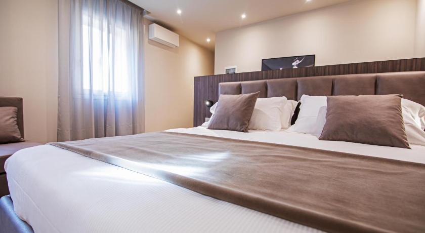 Modena Modena Relax Luxury Rent Rooms 4-Star Hotel pool