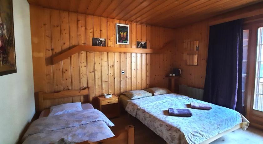 Image of Family Room with Mountain View 1
