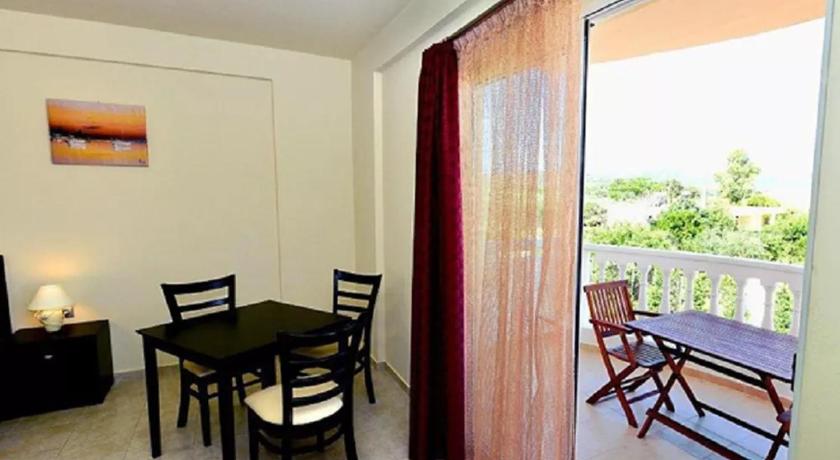 Image of Family & Friends Suite Private Patio 2