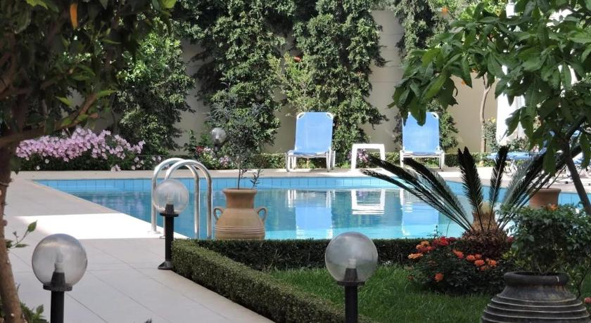 Image of Suite Pool View 4