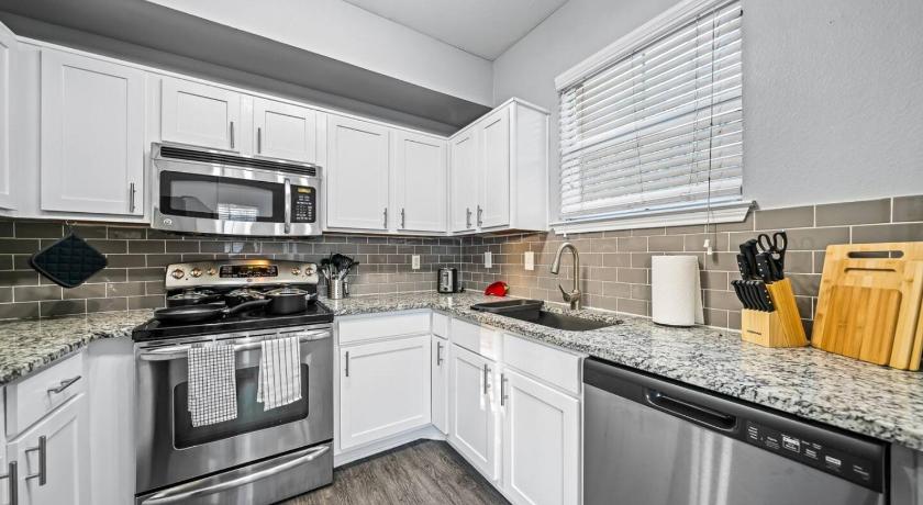 포트 워스 (TX) Luxe New Unit 2BR, 2BA Pool Access 4성급 숙소 스위트룸