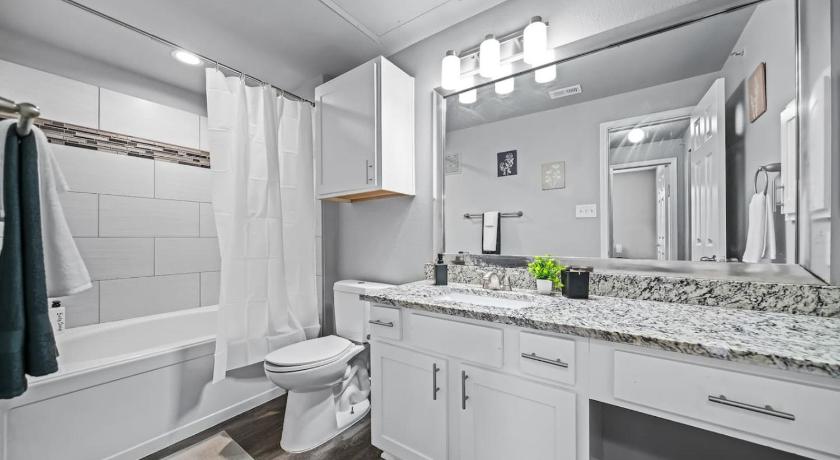 포트 워스 (TX) Sleek Retreat 2BR, 2BA Pool Access 4성급 숙소 전망