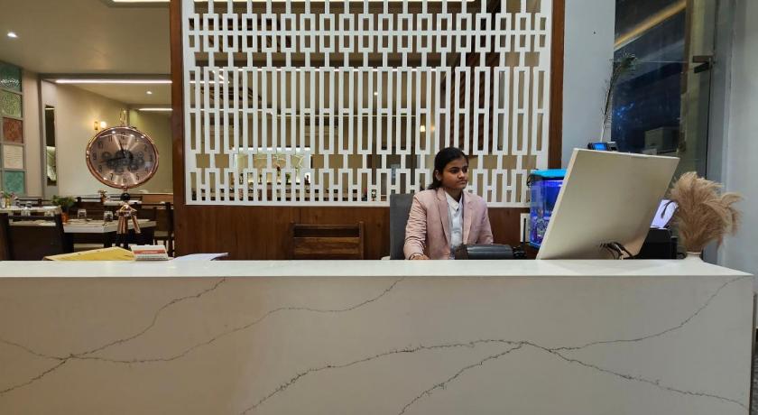 Devki Grand Hotel - image 6