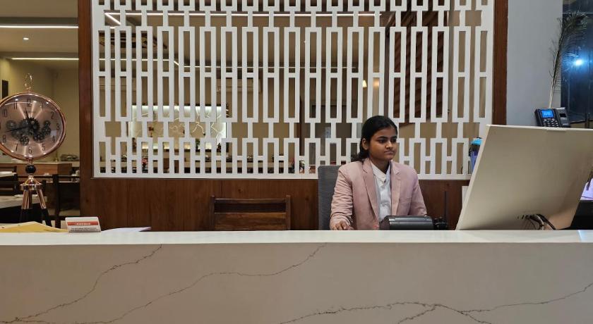 Devki Grand Hotel - image 7