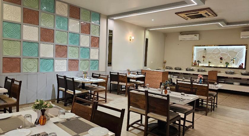 Devki Grand Hotel - image 8