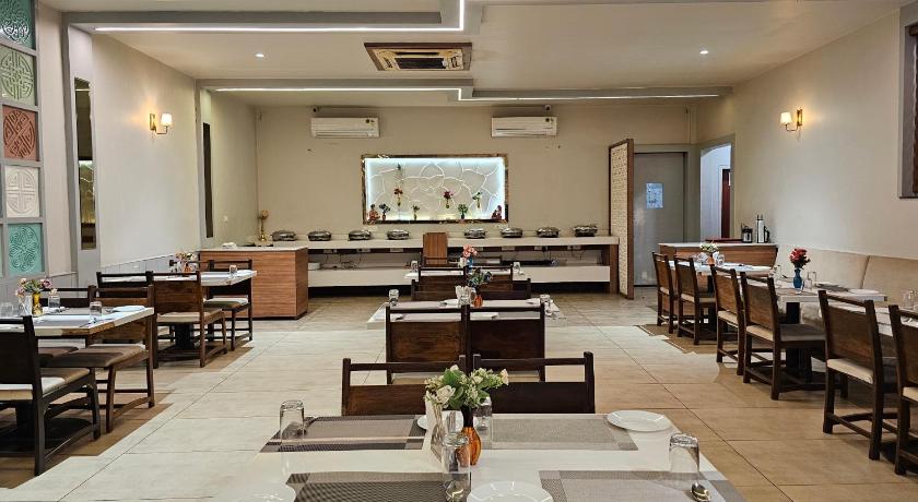 Devki Grand Hotel - image 9