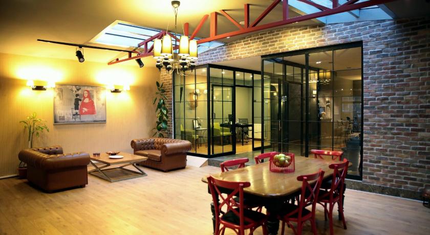 Akin Suites - image 2