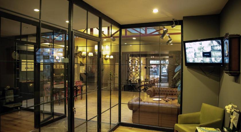 Akin Suites - image 5
