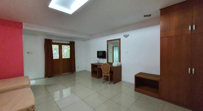 Image of Family Room 0