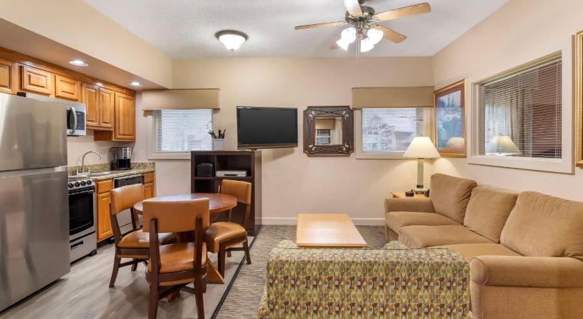 Image of 1 Bedroom 1 Queen Suite with Sofabed 5