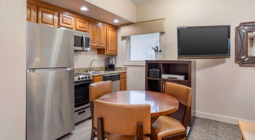 Image of 1 Bedroom 1 Queen Suite with Sofabed 1