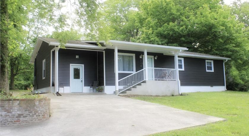블루 스프링 (KY) Updated cottage, Screened Patio, Near Lake Barkley 4성급 숙소 로비