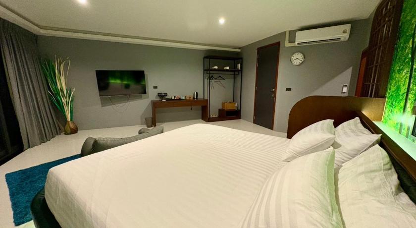 Image of Deluxe Family Suite 14