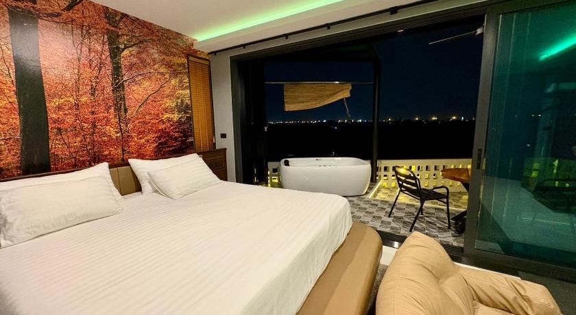 Image of Deluxe Family Suite 6