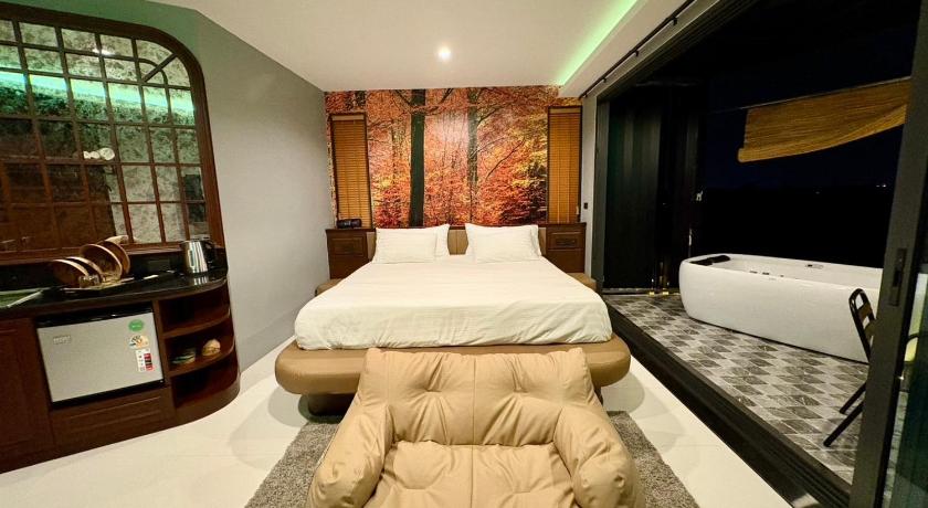 Image of Deluxe Family Suite 9