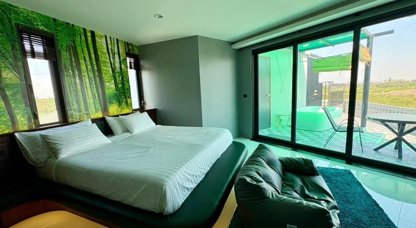 Image of Deluxe Family Suite 12