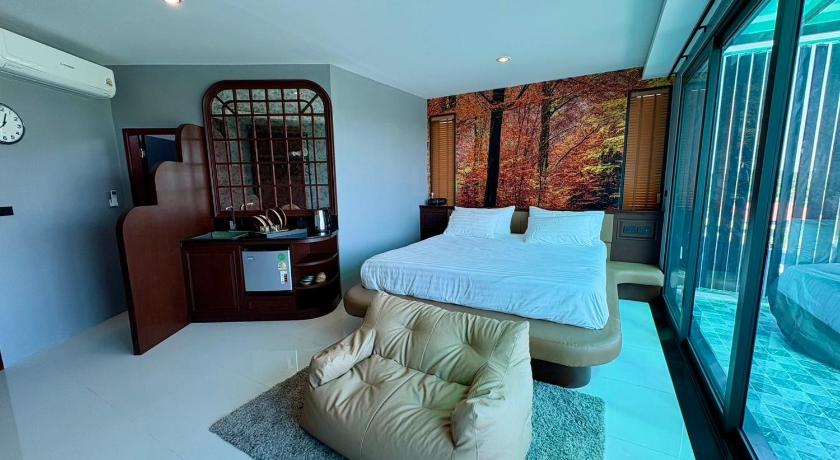 Image of Deluxe Family Suite 10