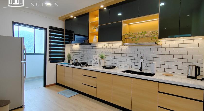 Prima Meru Premium Suites by IWH - image 4