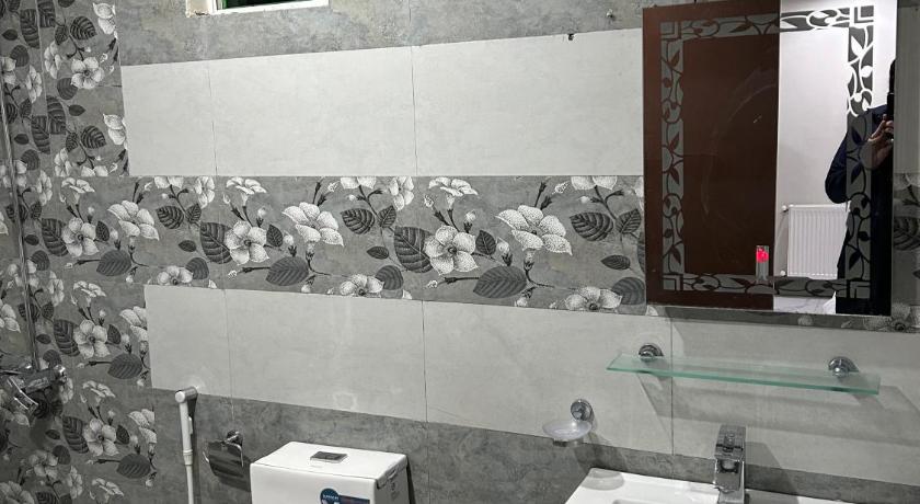 Blue Rock Hotel - image 13