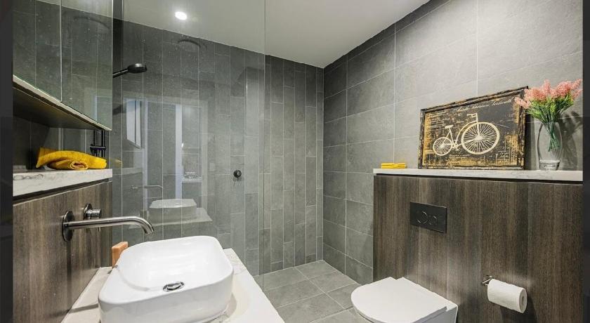 Elegant Art Deco Apartment World class building - image 10