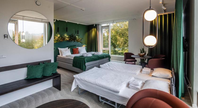 Image of Corner Suite 0