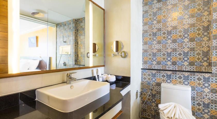 Image of Deluxe Room King Bed 2