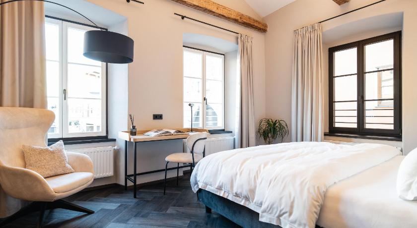 Schwarzer Adler - Concept Living