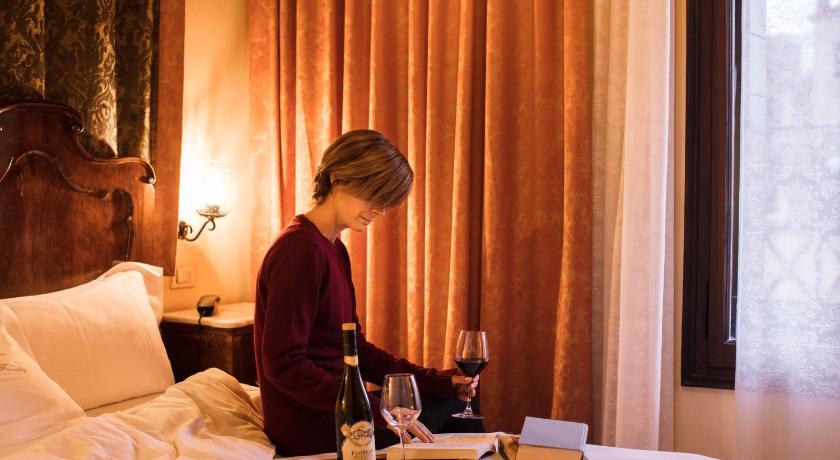 Komforta klases numurs ar 1 divvietīgu gultu vai 2 vienvietīgām gultām (Comfort Double or Twin Room) attēls 9