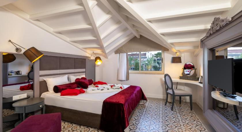 Crystal Aura Beach Resort & Spa - image 7