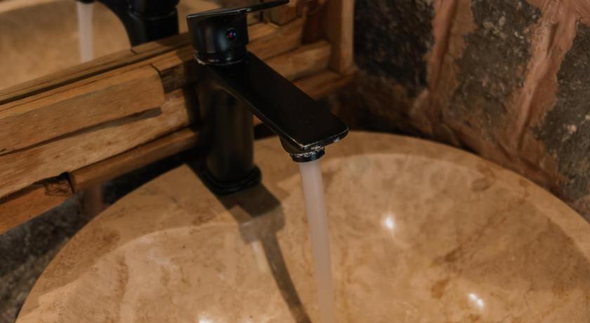 Image of Superior King Suite 10