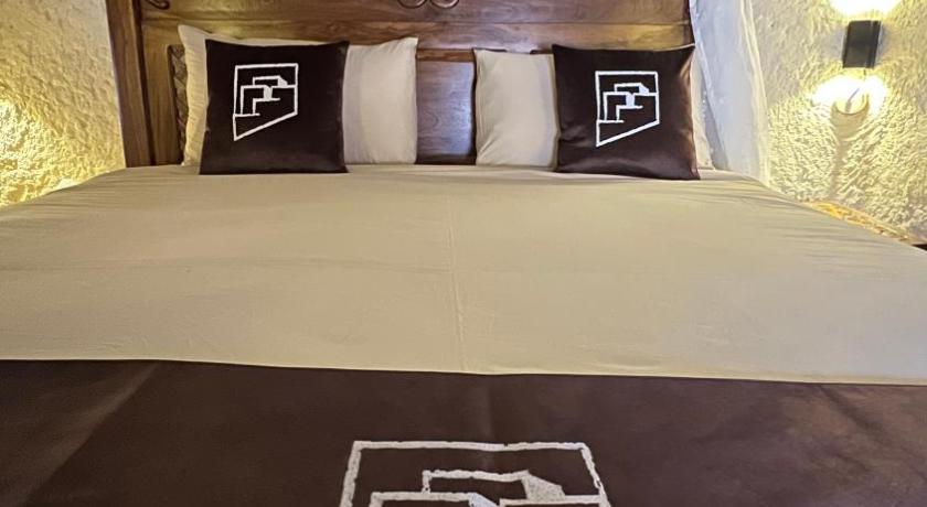 Image of Deluxe King Room 6
