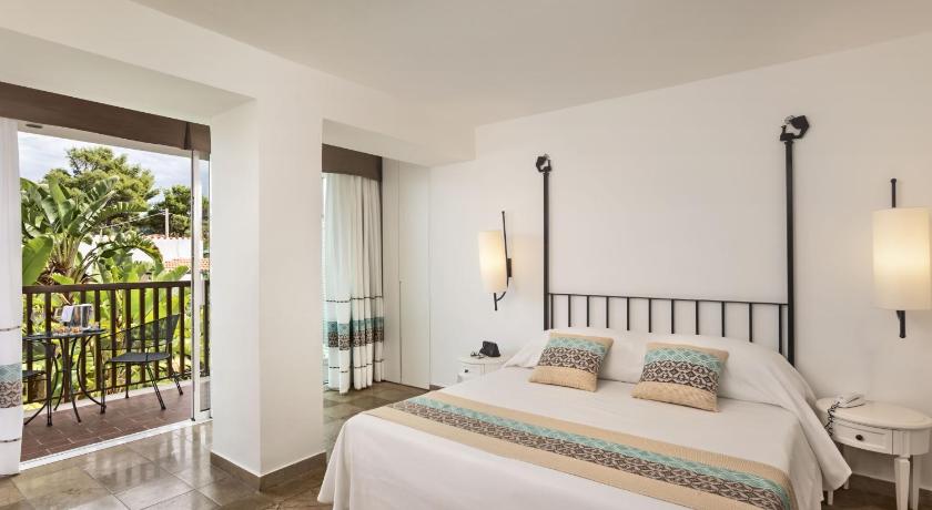 Image of Double or Twin Room with Side Sea View 3