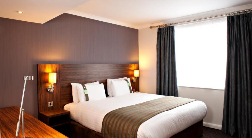 Image of 1 Super King Bed 1 Bedroom Suite City View 0
