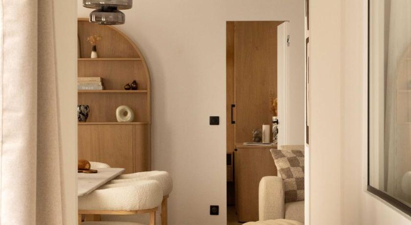 Elegant flat - 3BR-8P- Canal Saint-Martin - image 2