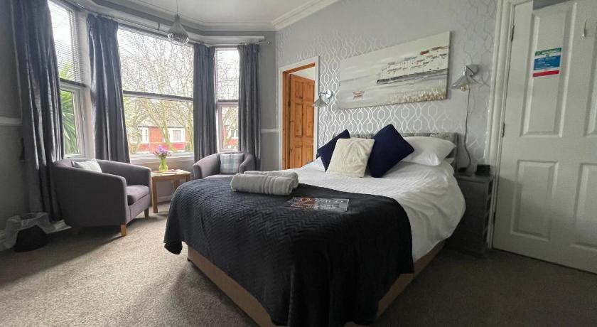 Image of Extra Large Double Room with Garden View 3