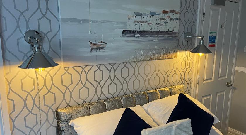 Image of Extra Large Double Room with Garden View 6