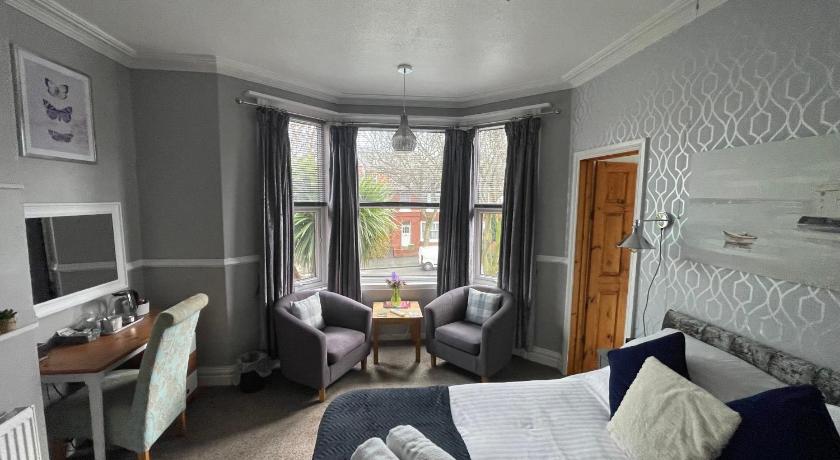Image of Extra Large Double Room with Garden View 1