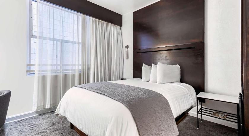Image of 1 Queen Bed, Deluxe, Non-Smoking 0