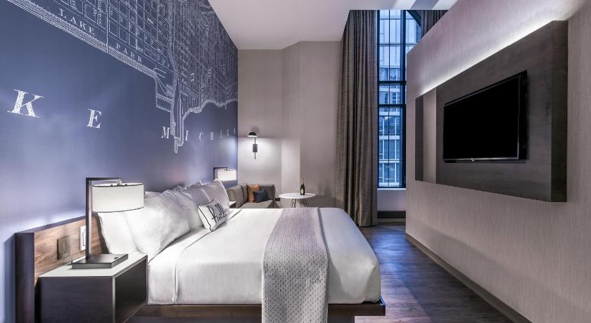 Image of 1 King Bed, Suite, Nonsmoking 1