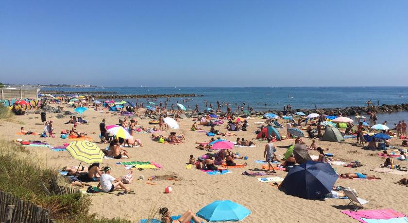 Hotel Myriam Vias Plage photo