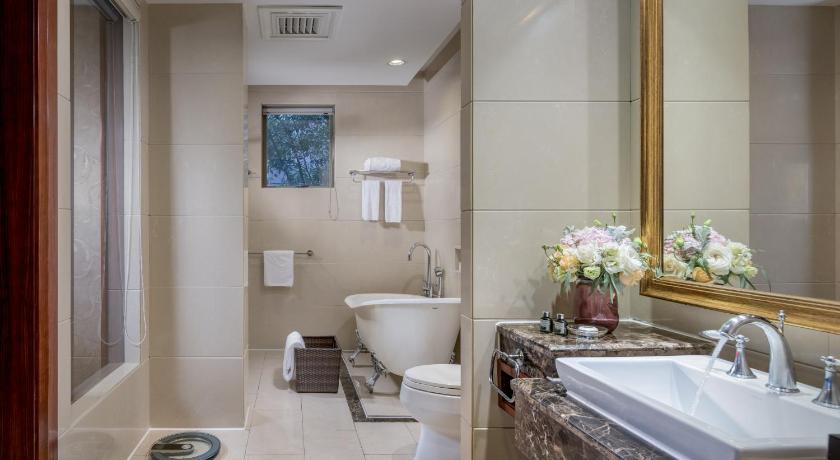 Image of Queen Room with Garden View 4